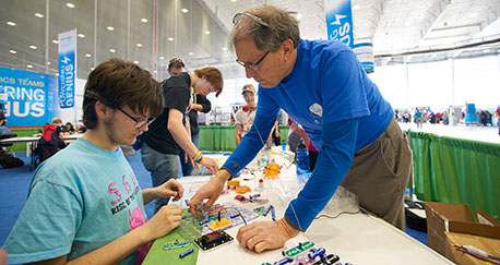 Consumers Energy employee volunteering at a student robotics event